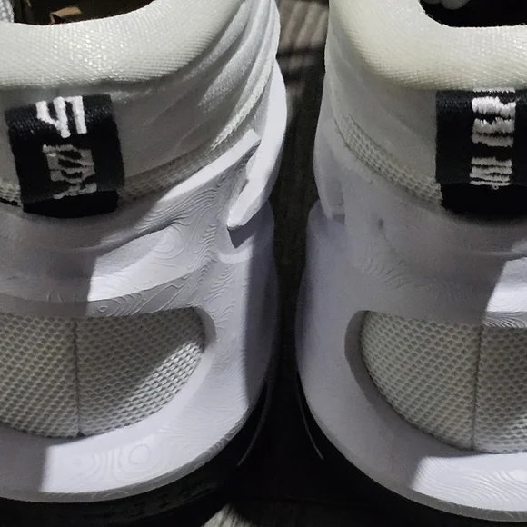 Nike Cosmic Unity 2 TB Promo Unreleased White RARE DX6649-100 Men’s Size 11 - Picture 2 of 9